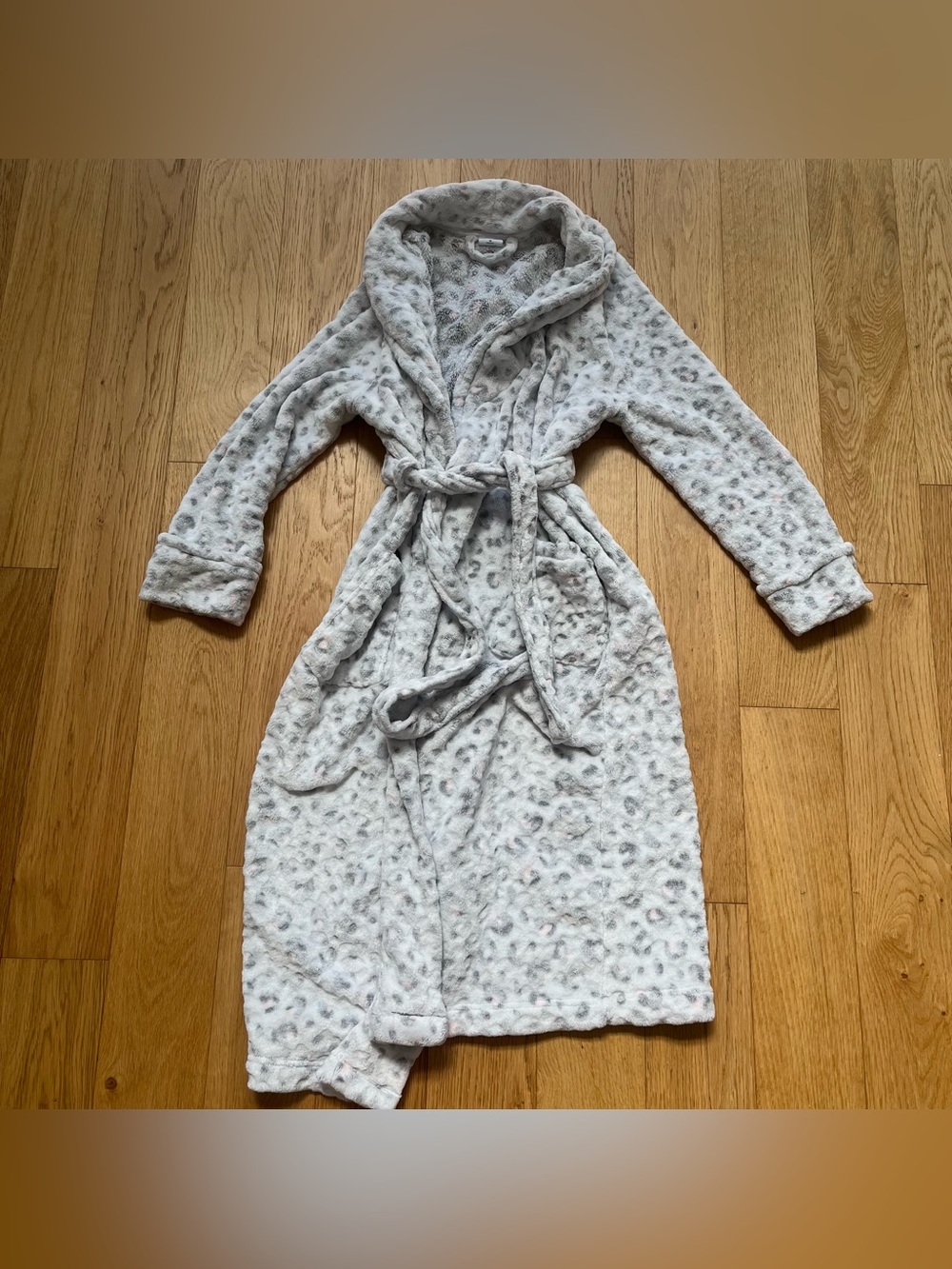 3/$15 Sonoma Grey Leopard Print Long Robe